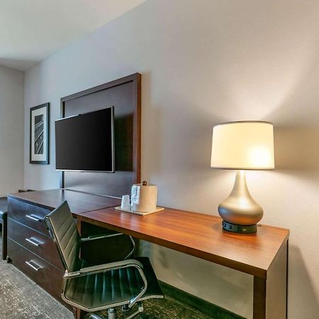 Comfort Suites North Тупело Екстериор снимка