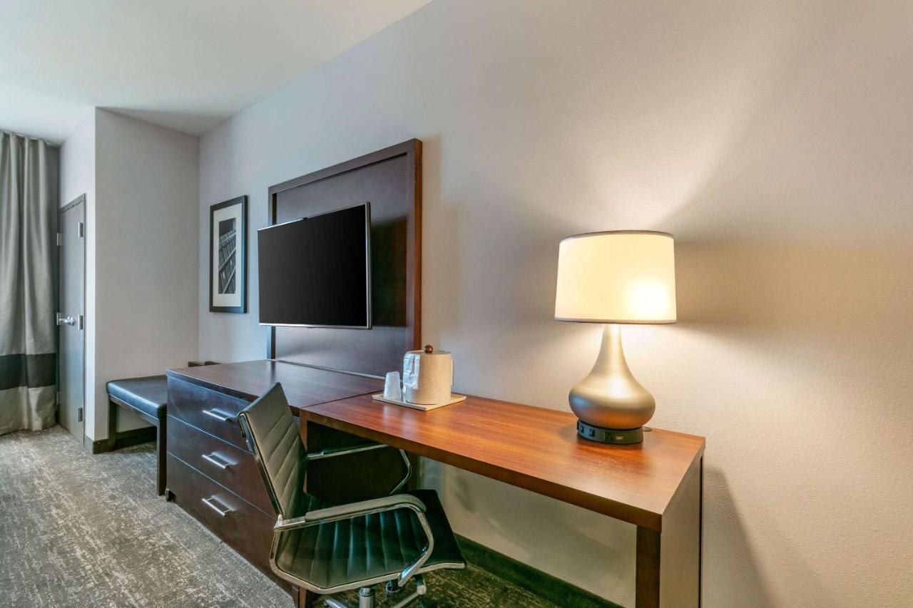Comfort Suites North Тупело Екстериор снимка