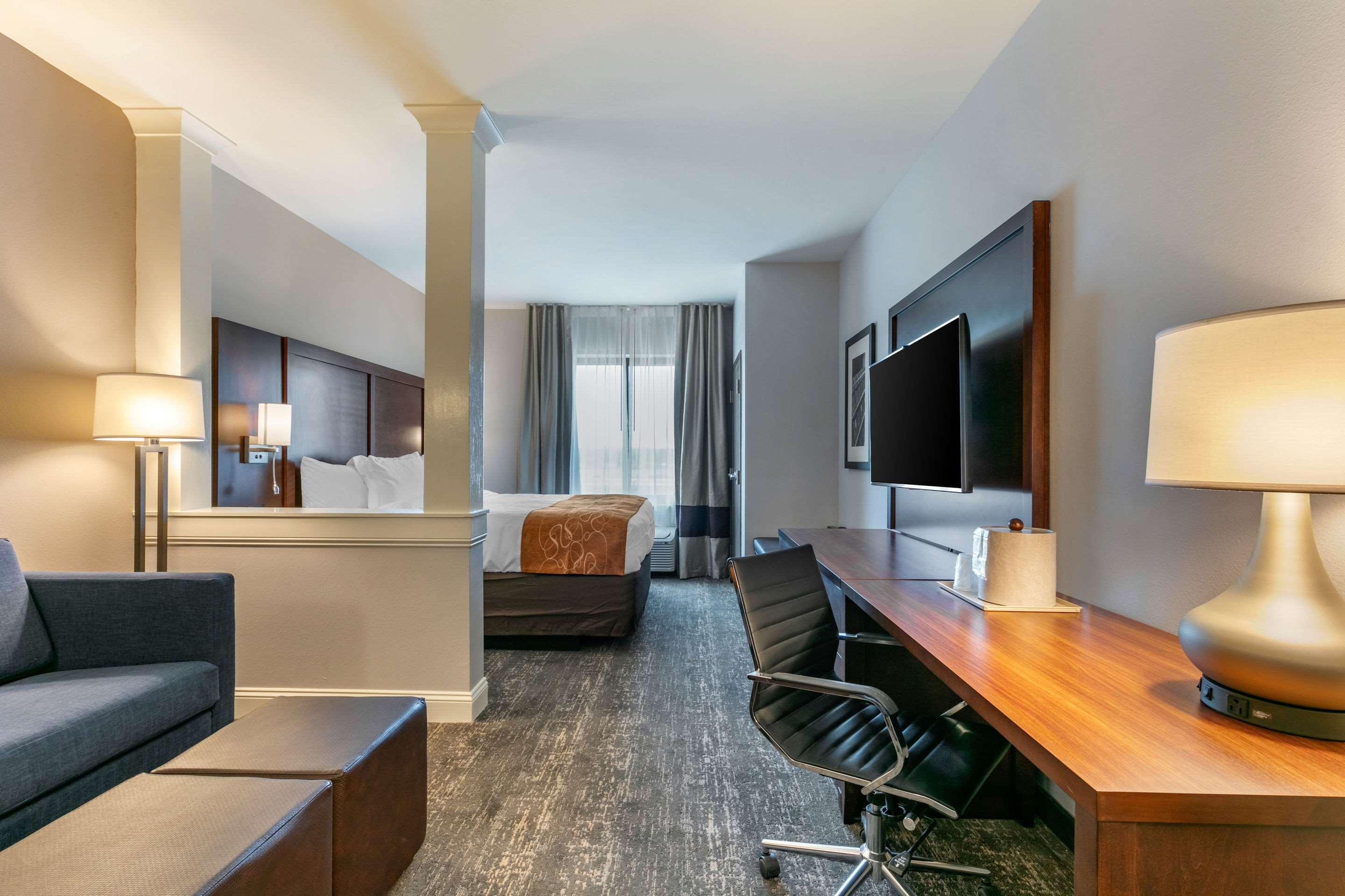 Comfort Suites North Тупело Екстериор снимка