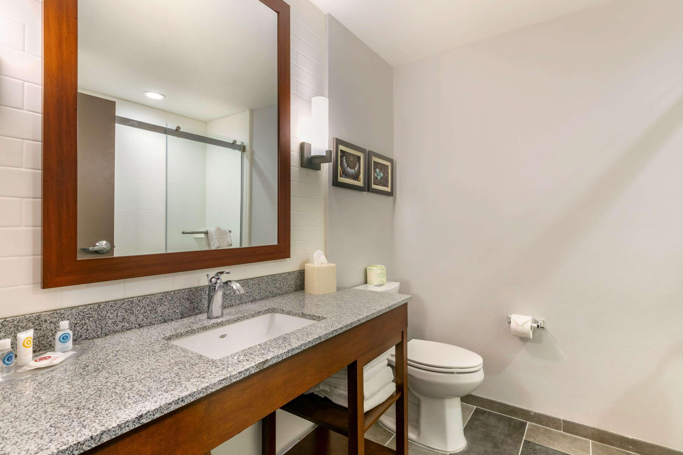 Comfort Suites North Тупело Екстериор снимка