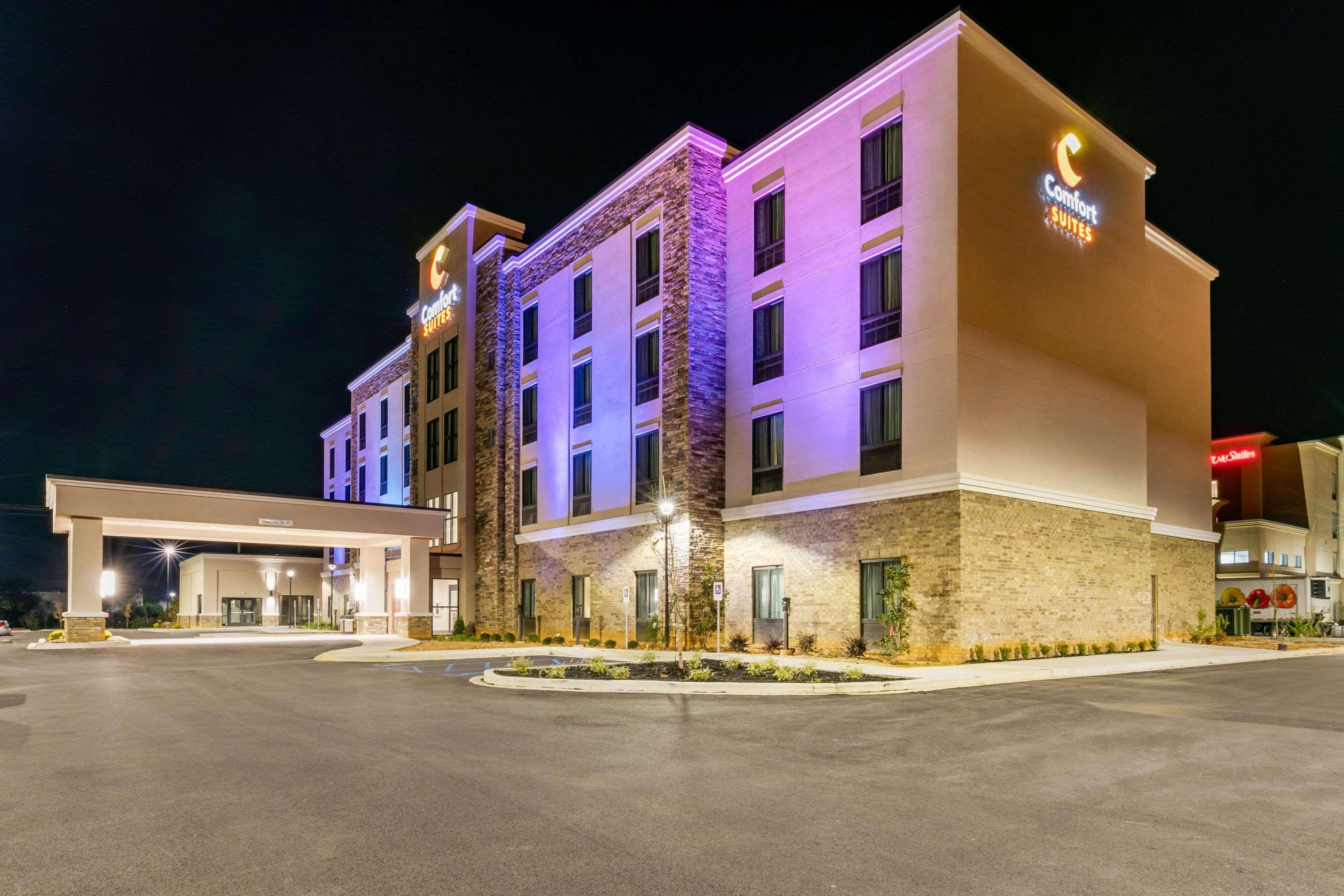 Comfort Suites North Тупело Екстериор снимка