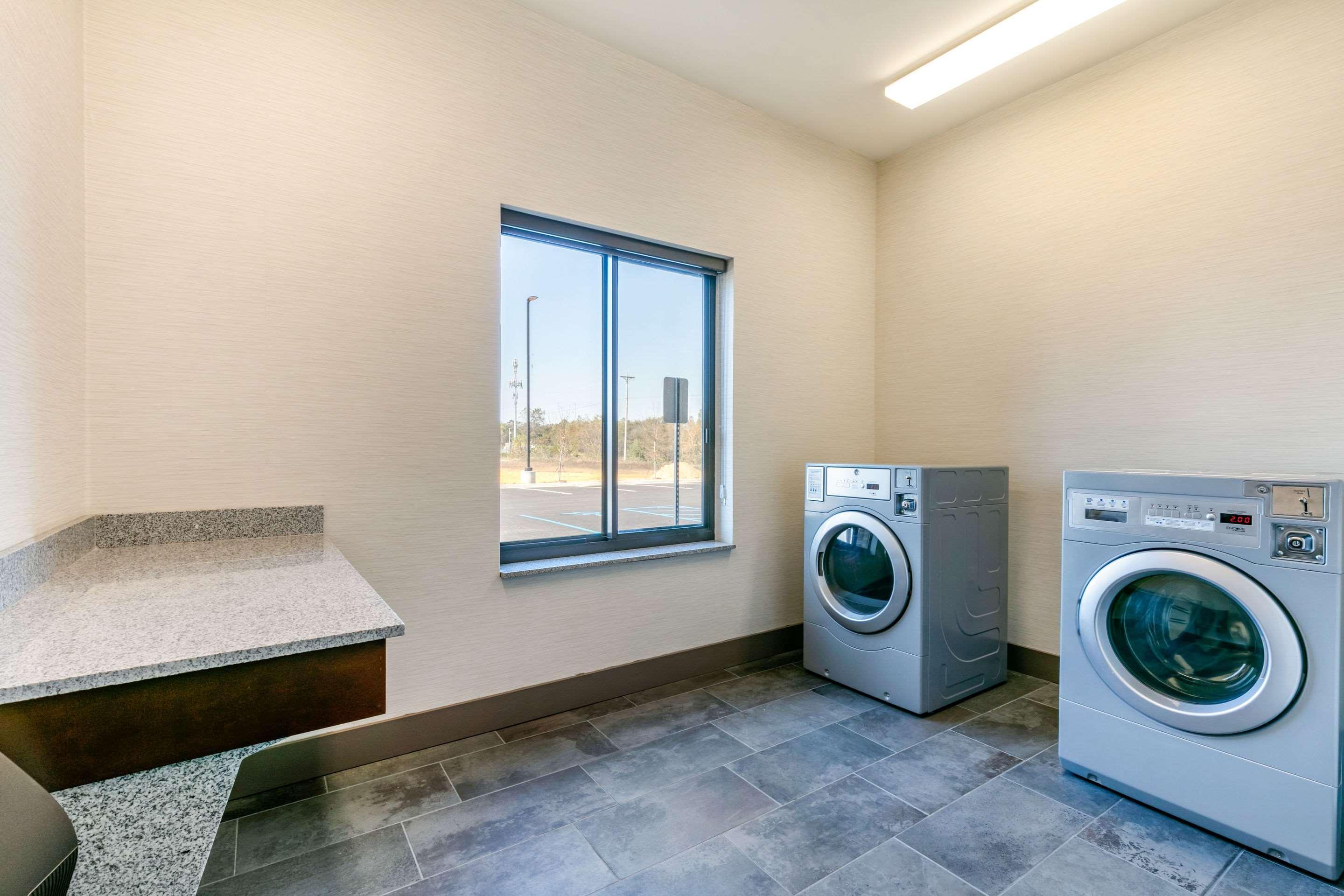 Comfort Suites North Тупело Екстериор снимка