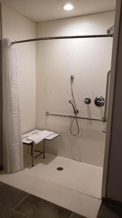 Comfort Suites North Тупело Екстериор снимка